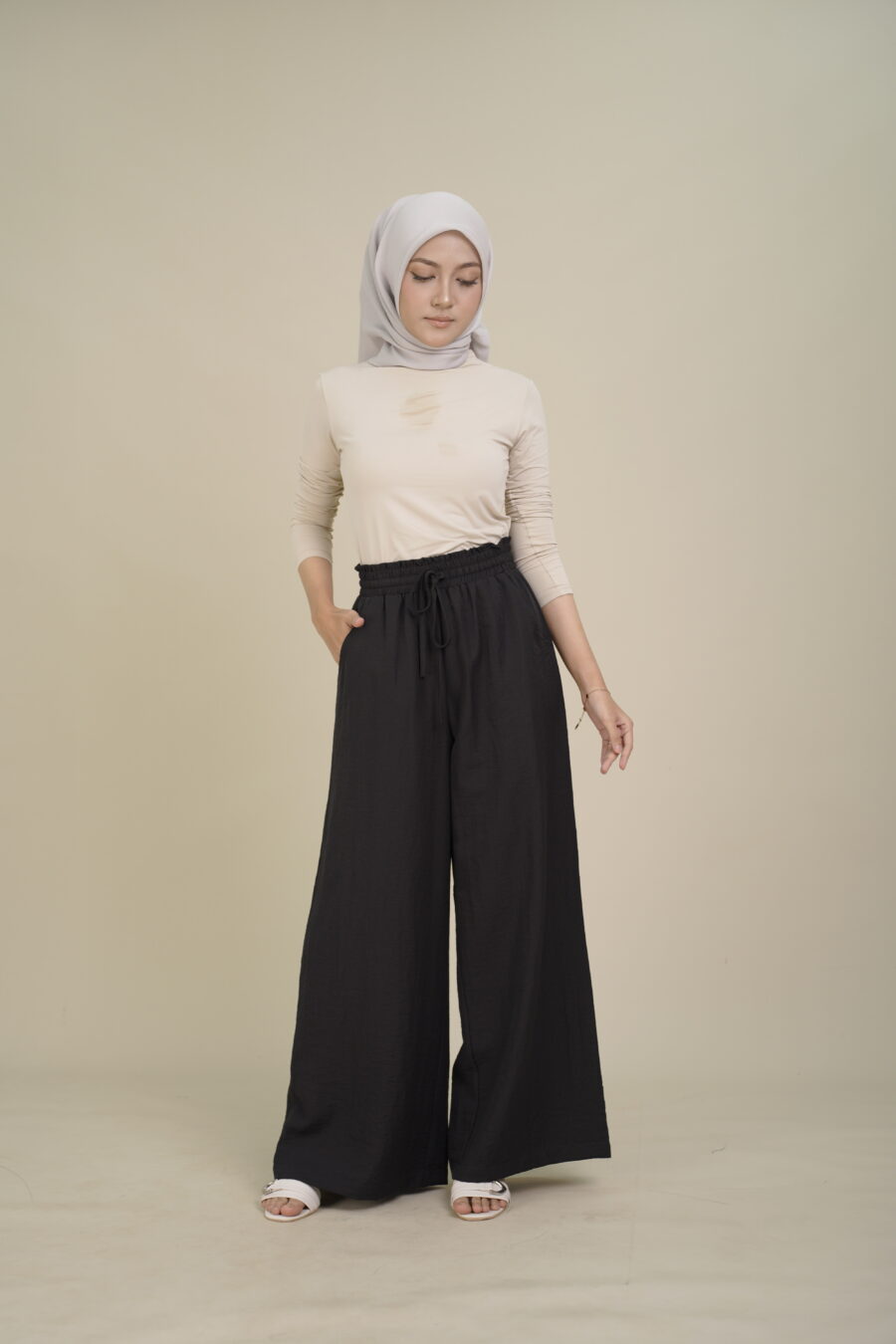 Alodia Pants Black - Image 2