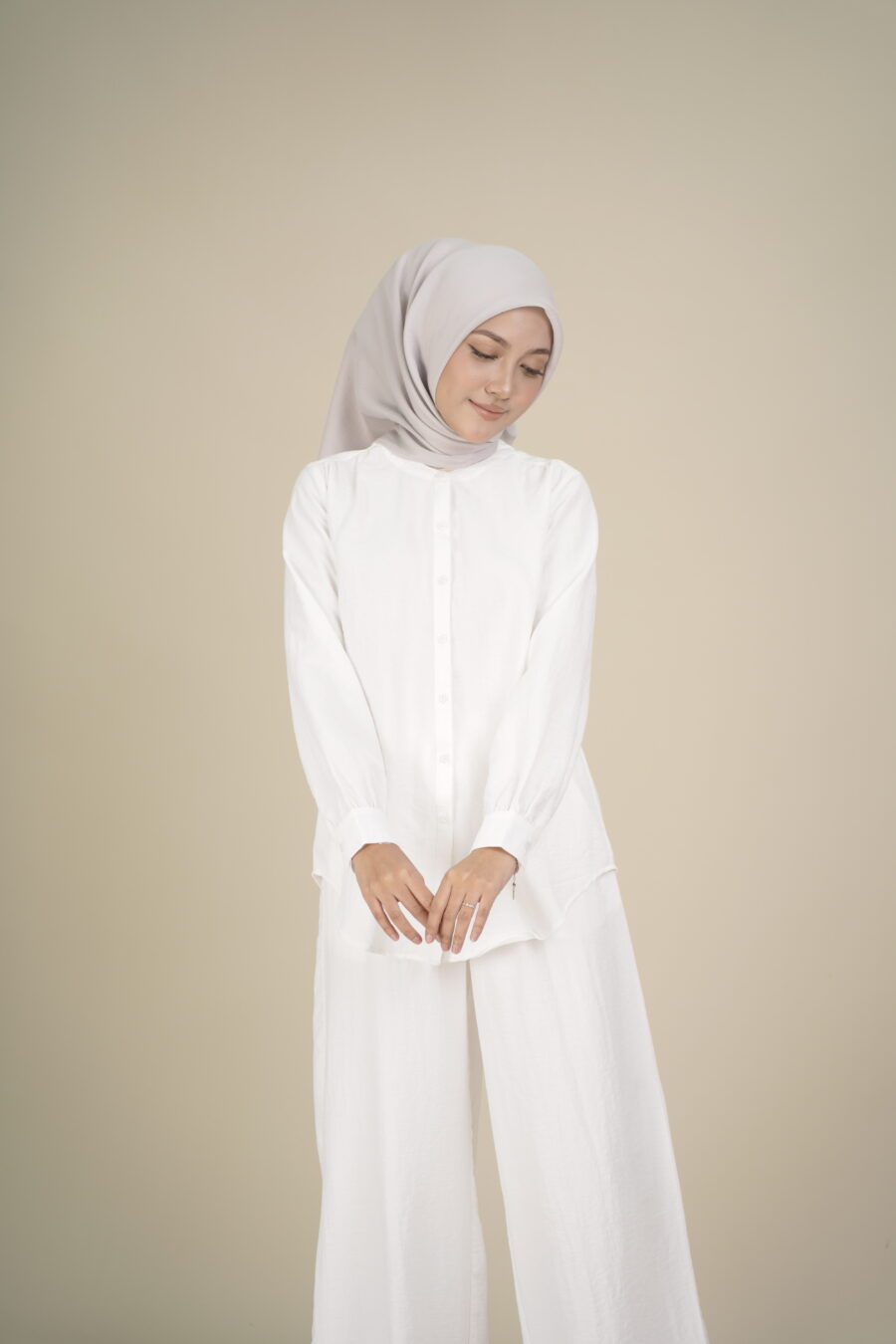 Alodia 2.0 Baggy Top White - Image 2