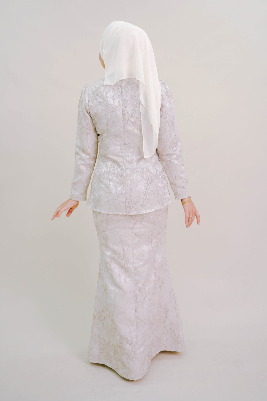 Kioshi Ribbon Kurung in Champagne - Image 5