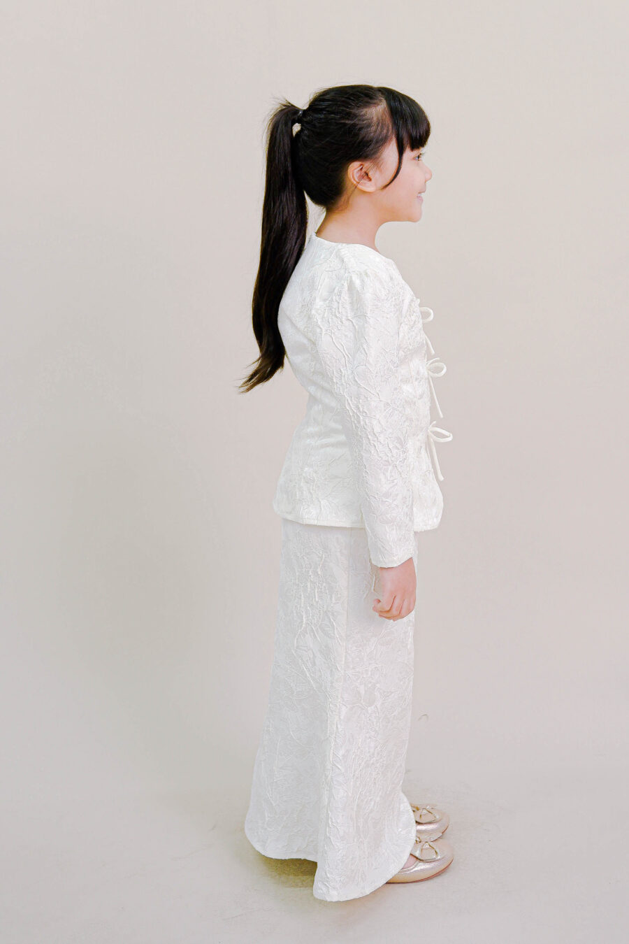 Kioshi Kids Ribbon Kurung in White - Image 4