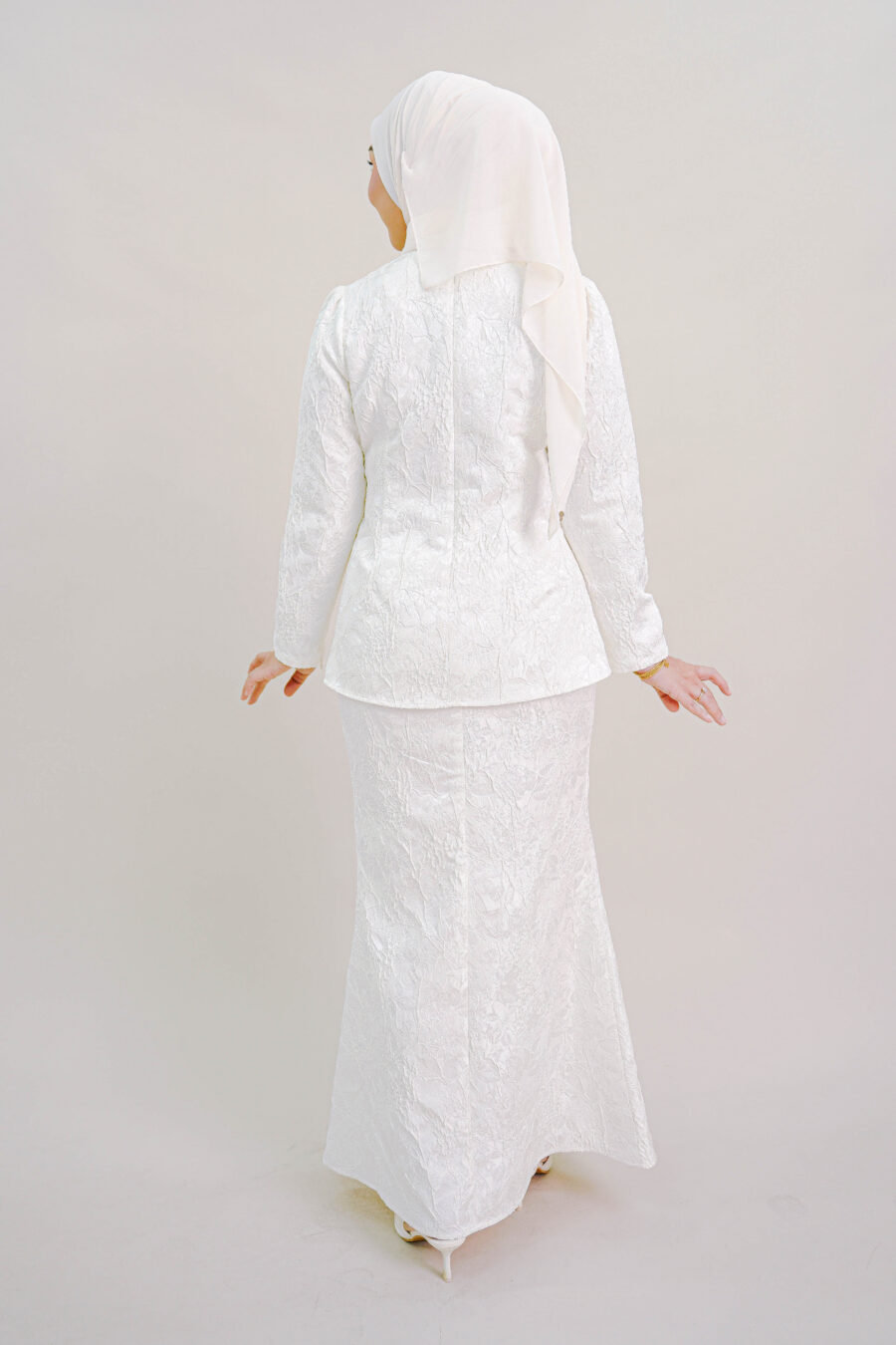 Kioshi Ribbon Kurung in White - Image 5