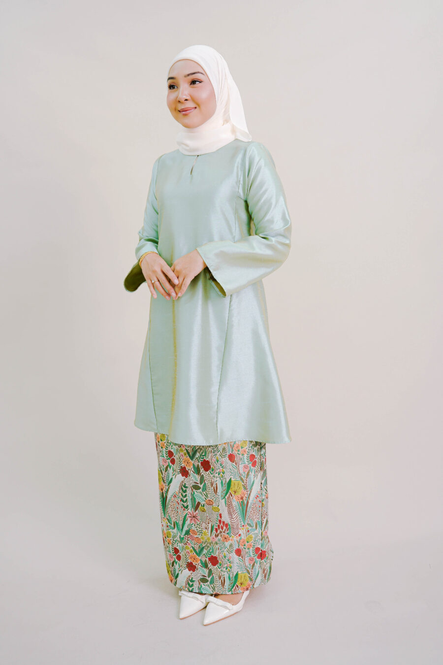 Nour Taffeta Kurung in Green - Image 2