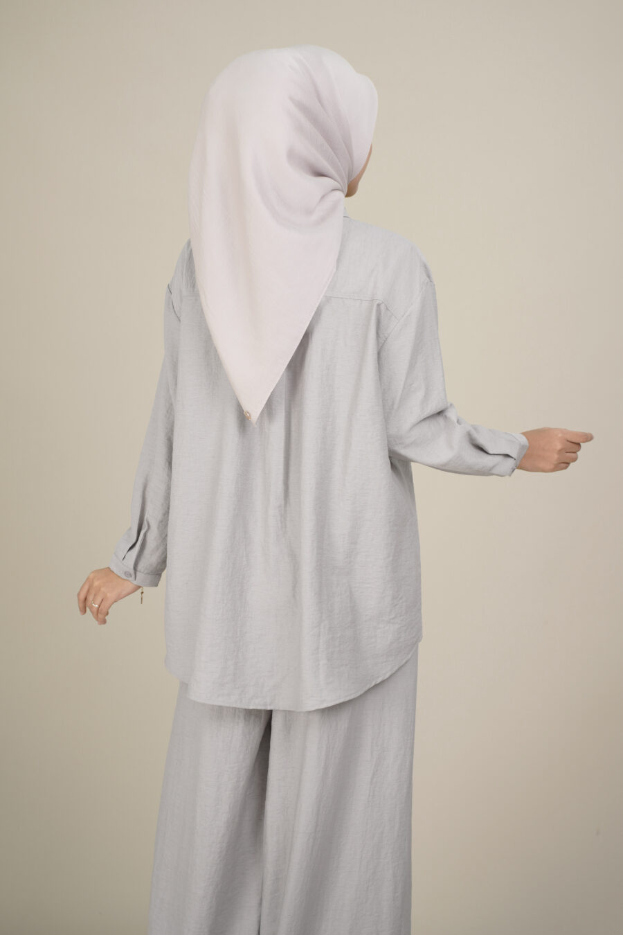 Alodia 2.0 Baggy Top Grey - Image 4