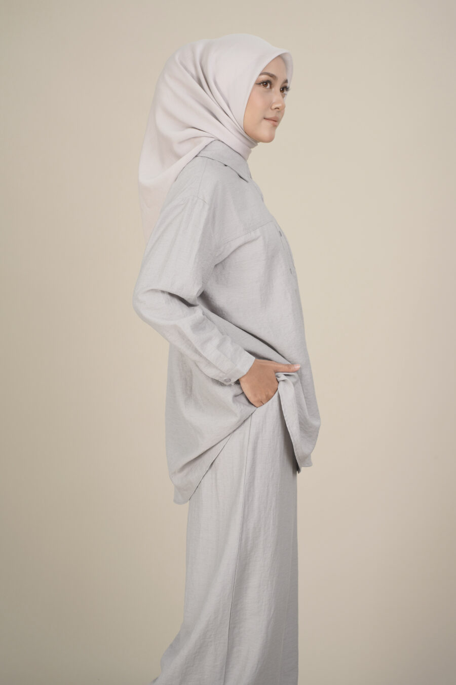 Alodia 2.0 Baggy Top Grey - Image 3