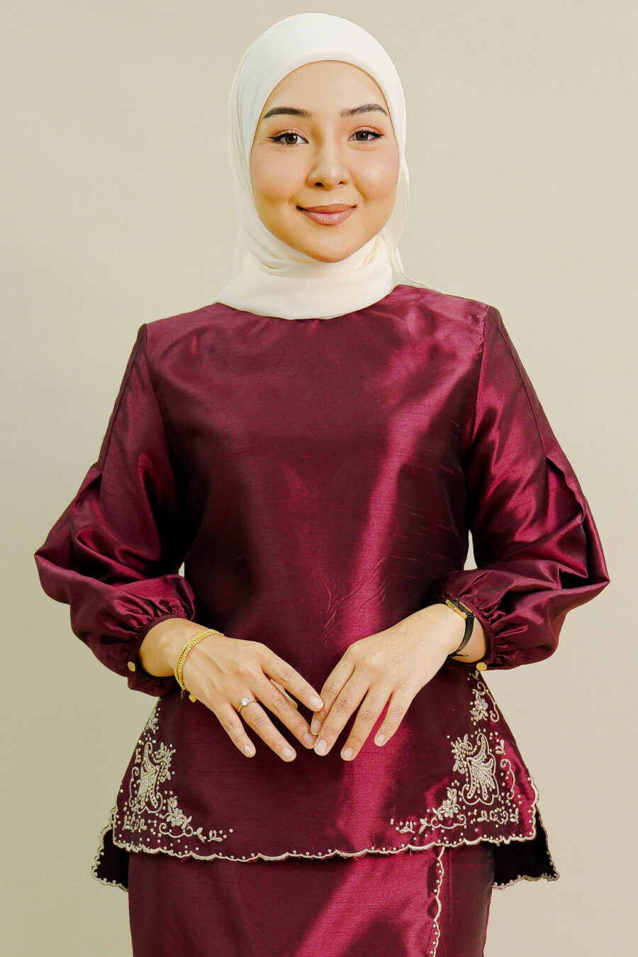 Evelyn Mini Kurung with Embroidery Maroon - Image 3