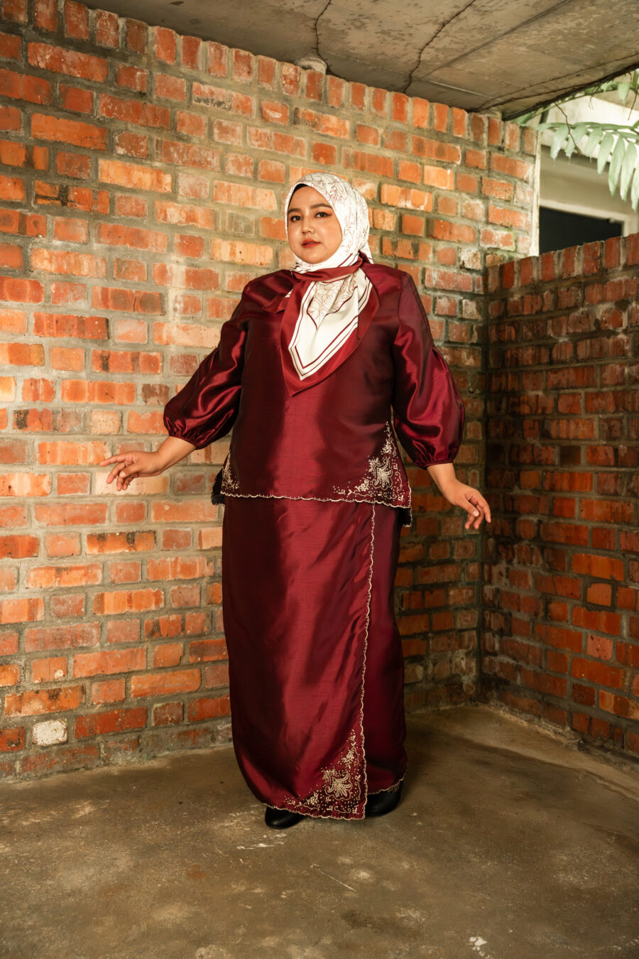 Evelyn Mini Kurung with Embroidery Plus Size Maroon