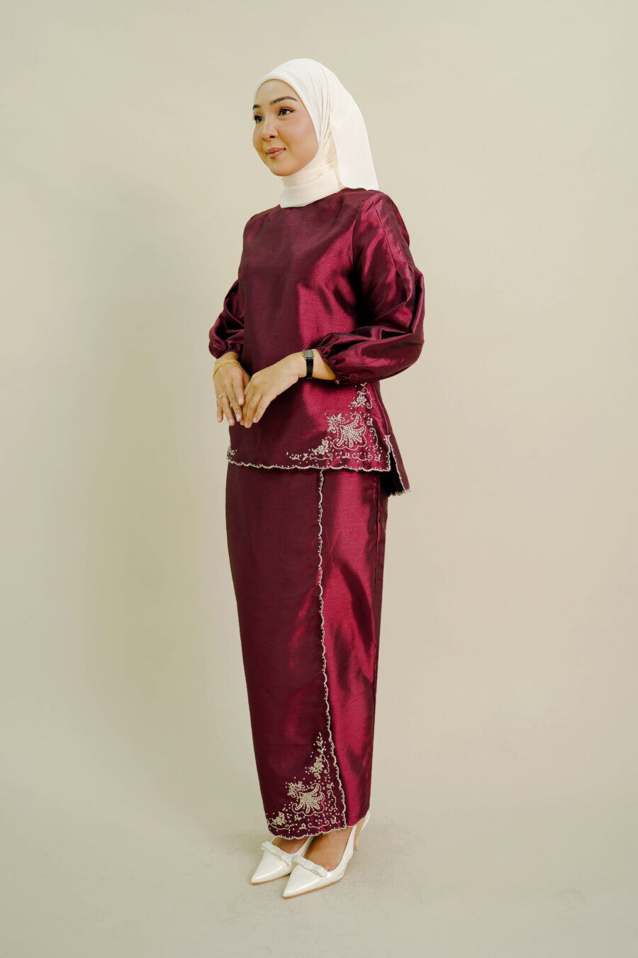 Evelyn Mini Kurung with Embroidery Maroon - Image 4