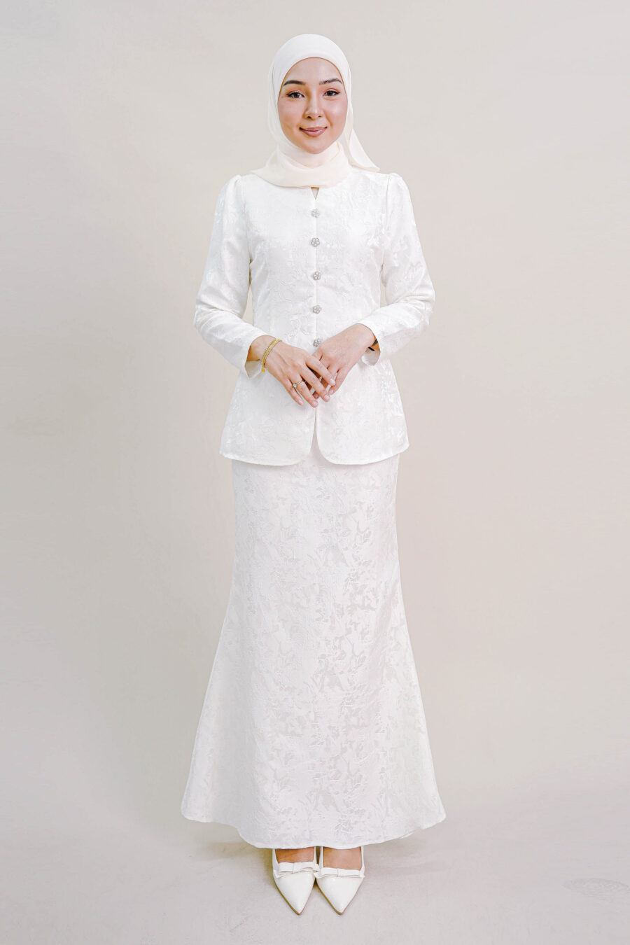 Zenata Kurung in White