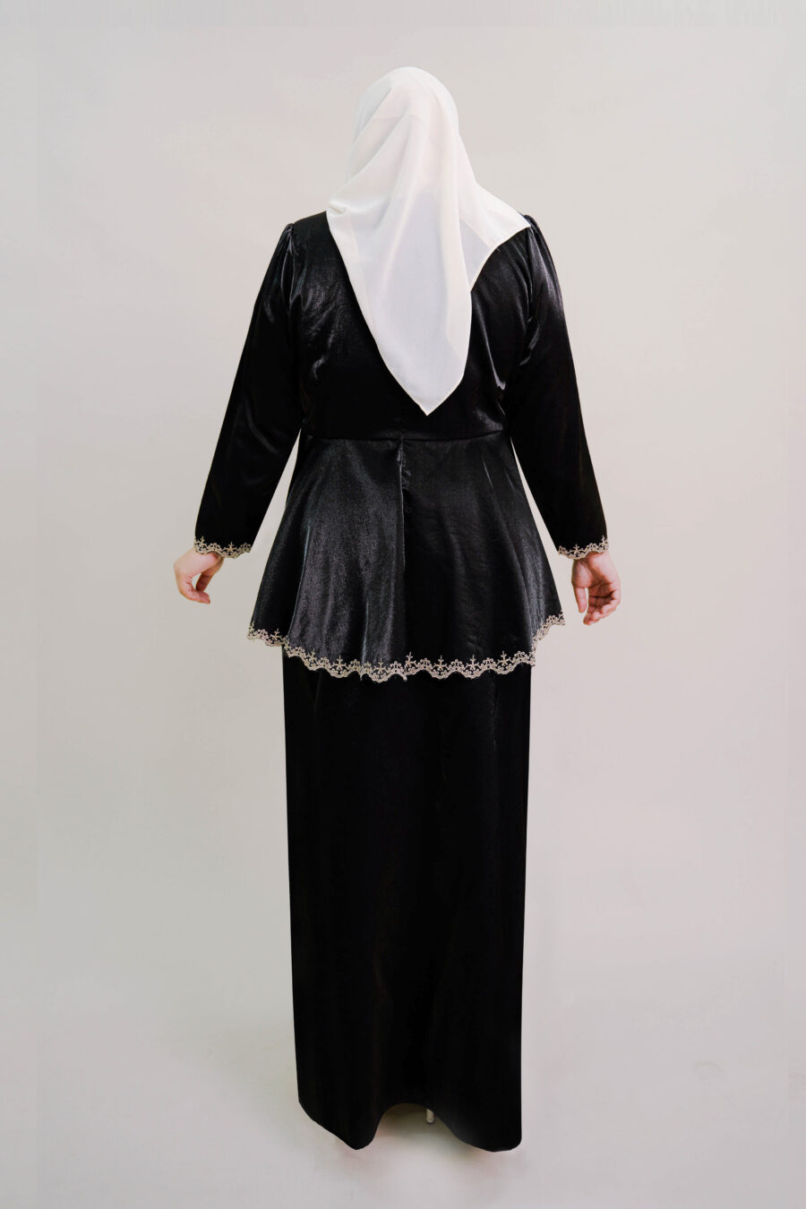 Della Plus Size Kurung in Black - Image 3