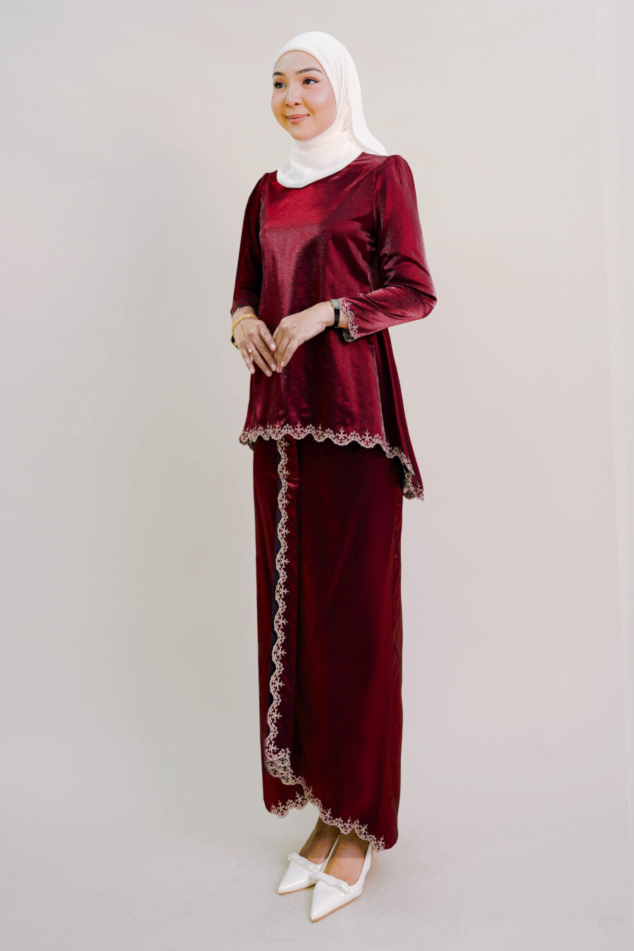 Della Kurung in Wine Red - Image 2