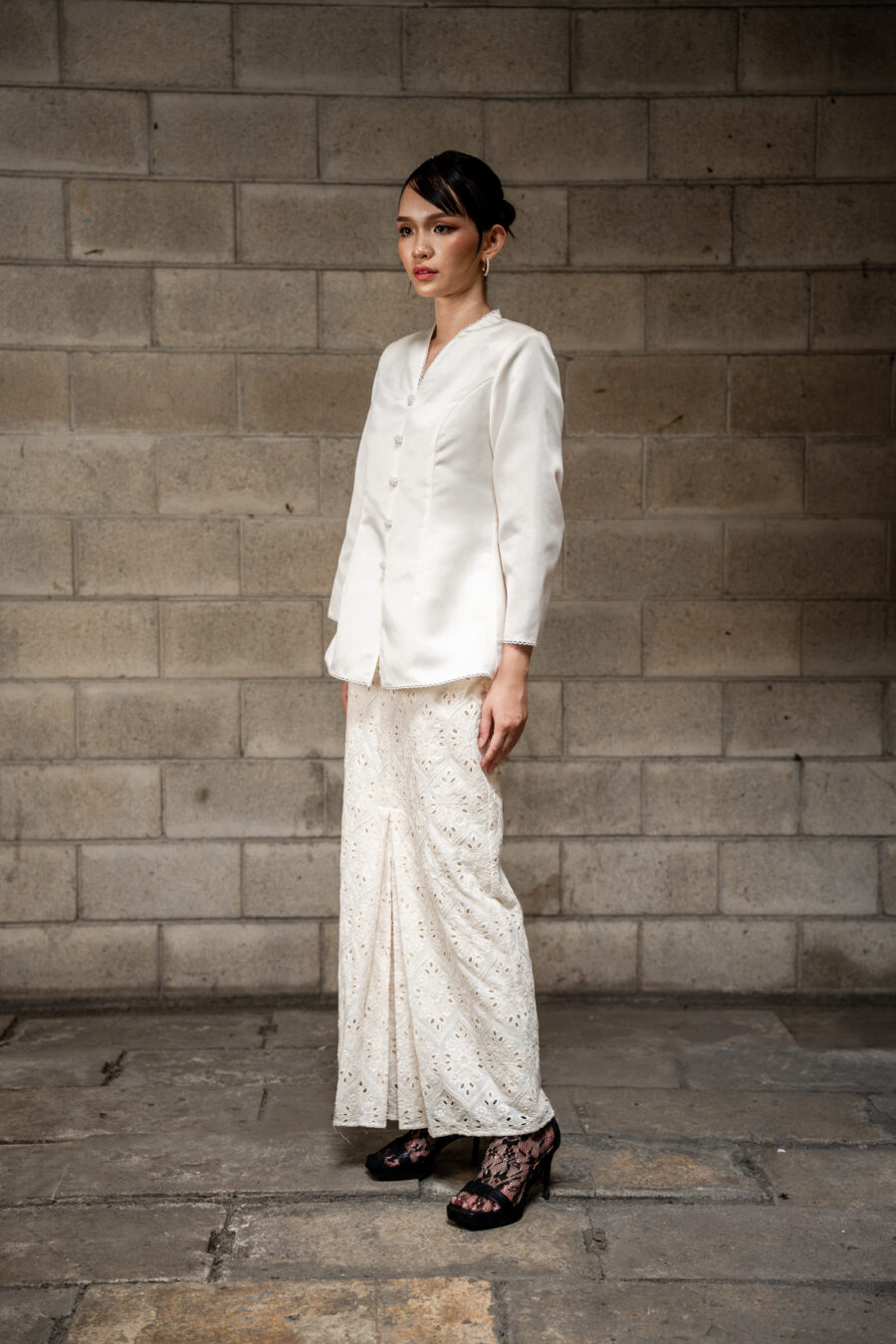 Eloni Kurung in White - Image 2