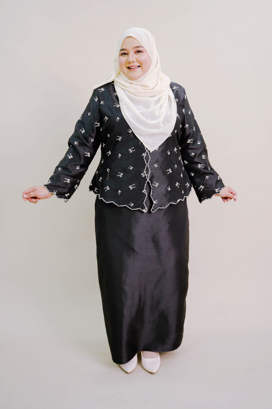 Ilona Plus Size Kebaya Moden in Black