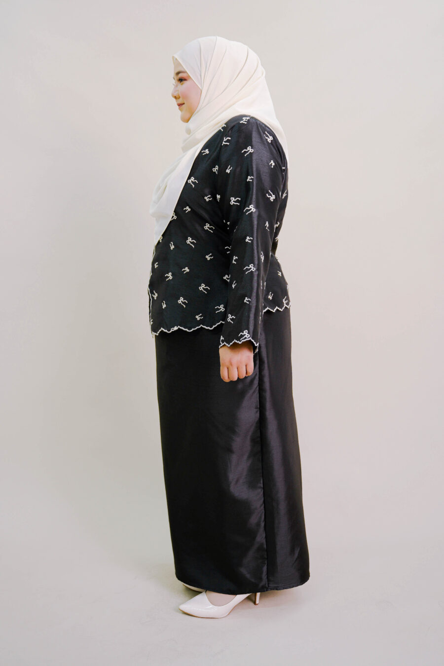 Ilona Plus Size Kebaya Moden in Black - Image 2