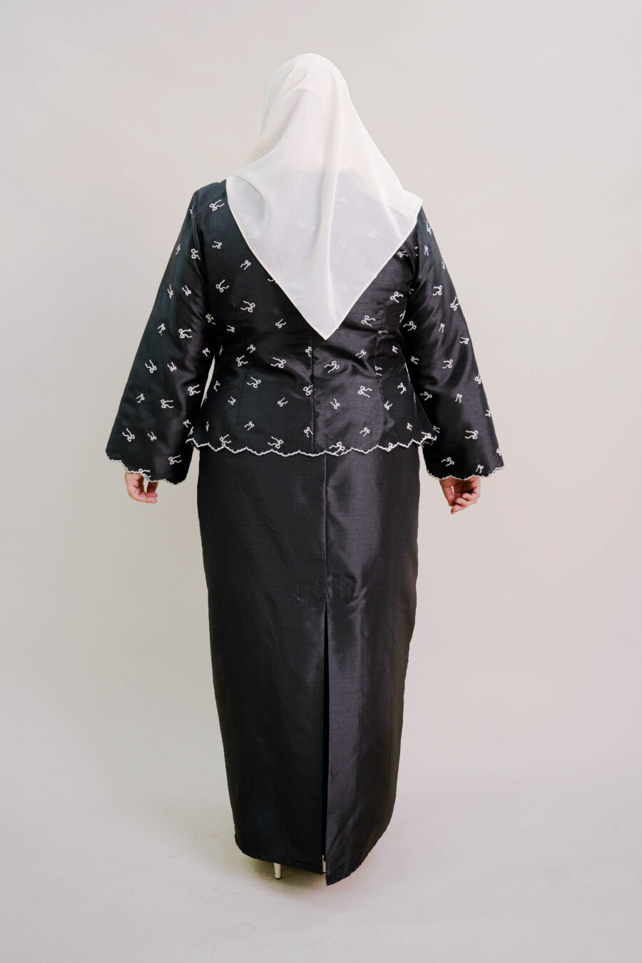 Ilona Plus Size Kebaya Moden in Black - Image 3