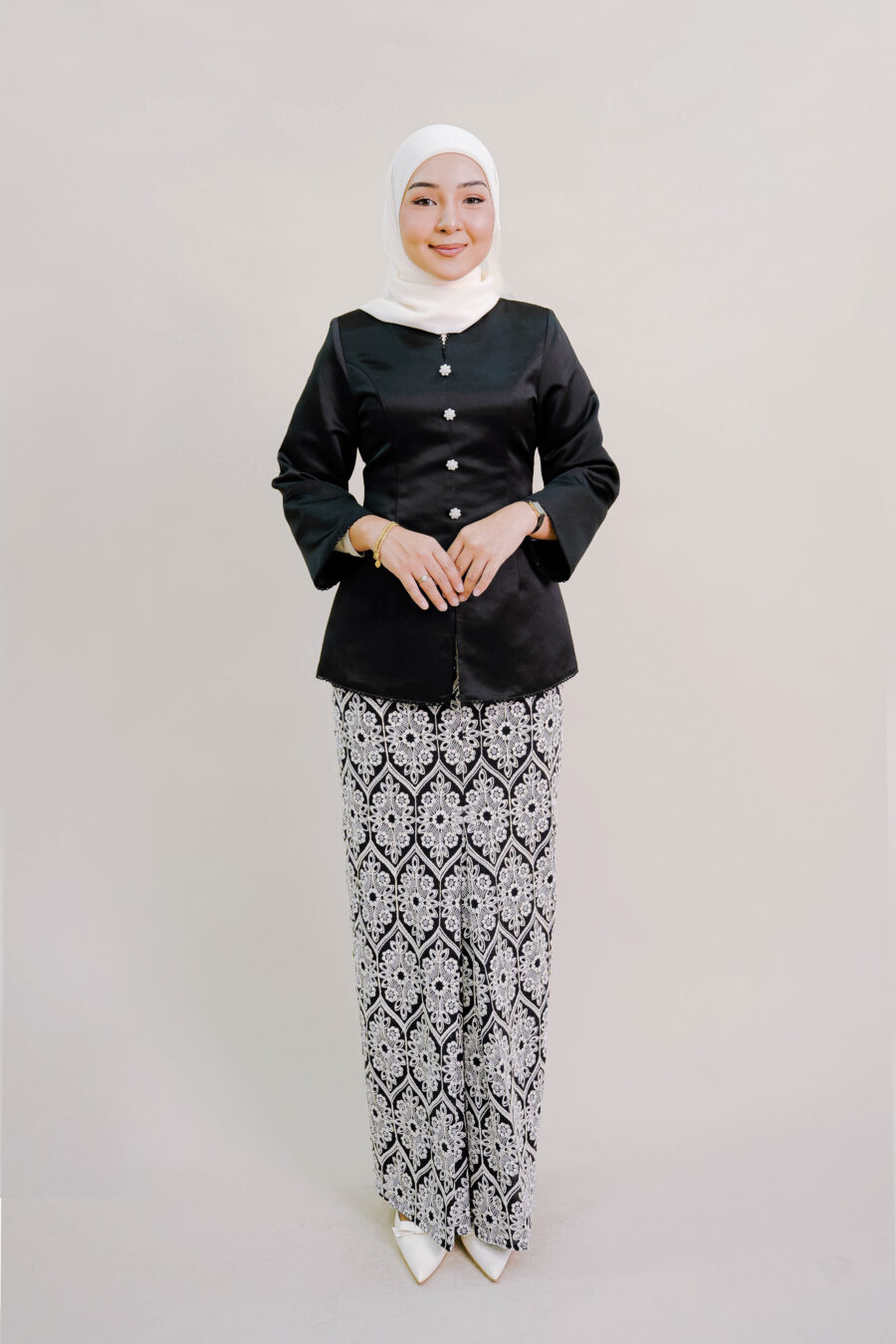 Eloni Kurung in Black - Image 4