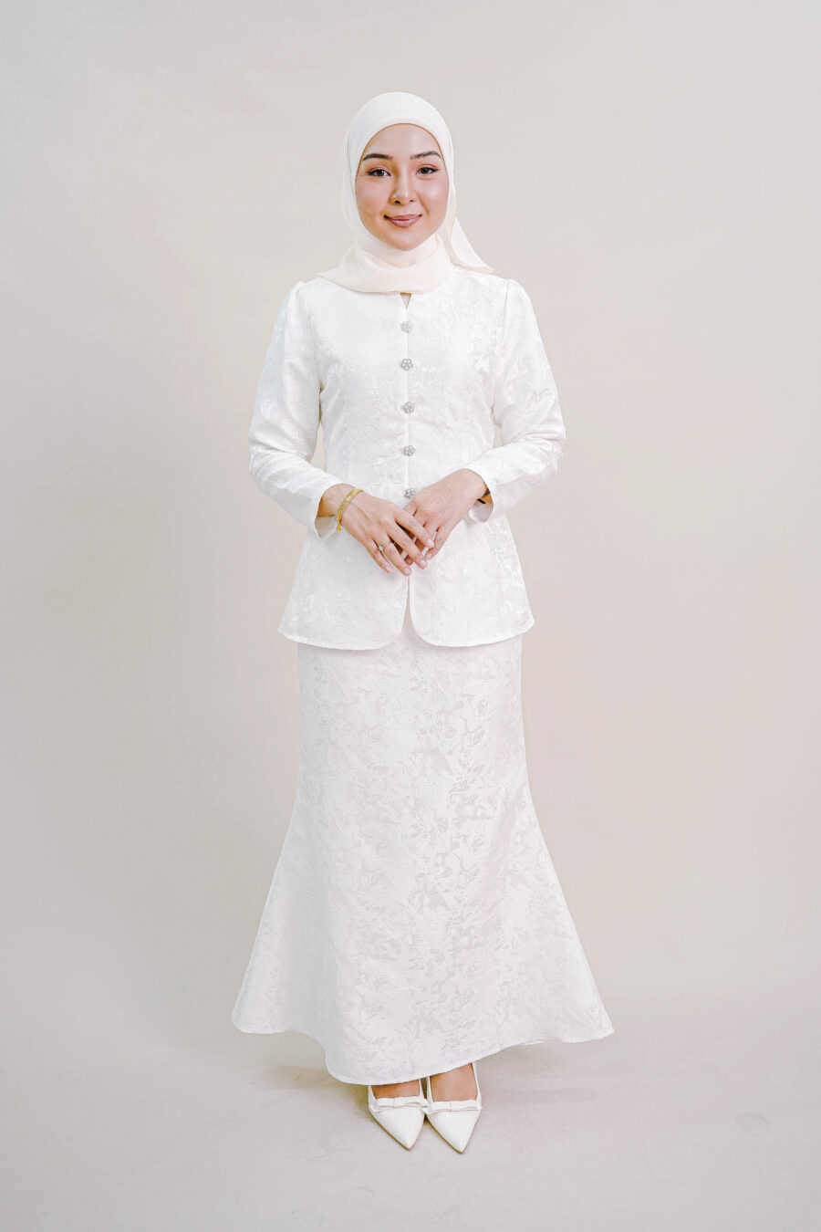 Zenata Kurung in White