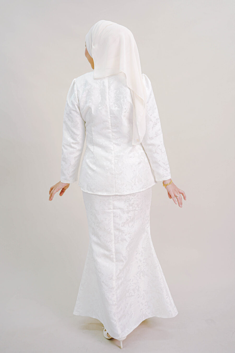 Zenata Kurung in White - Image 4