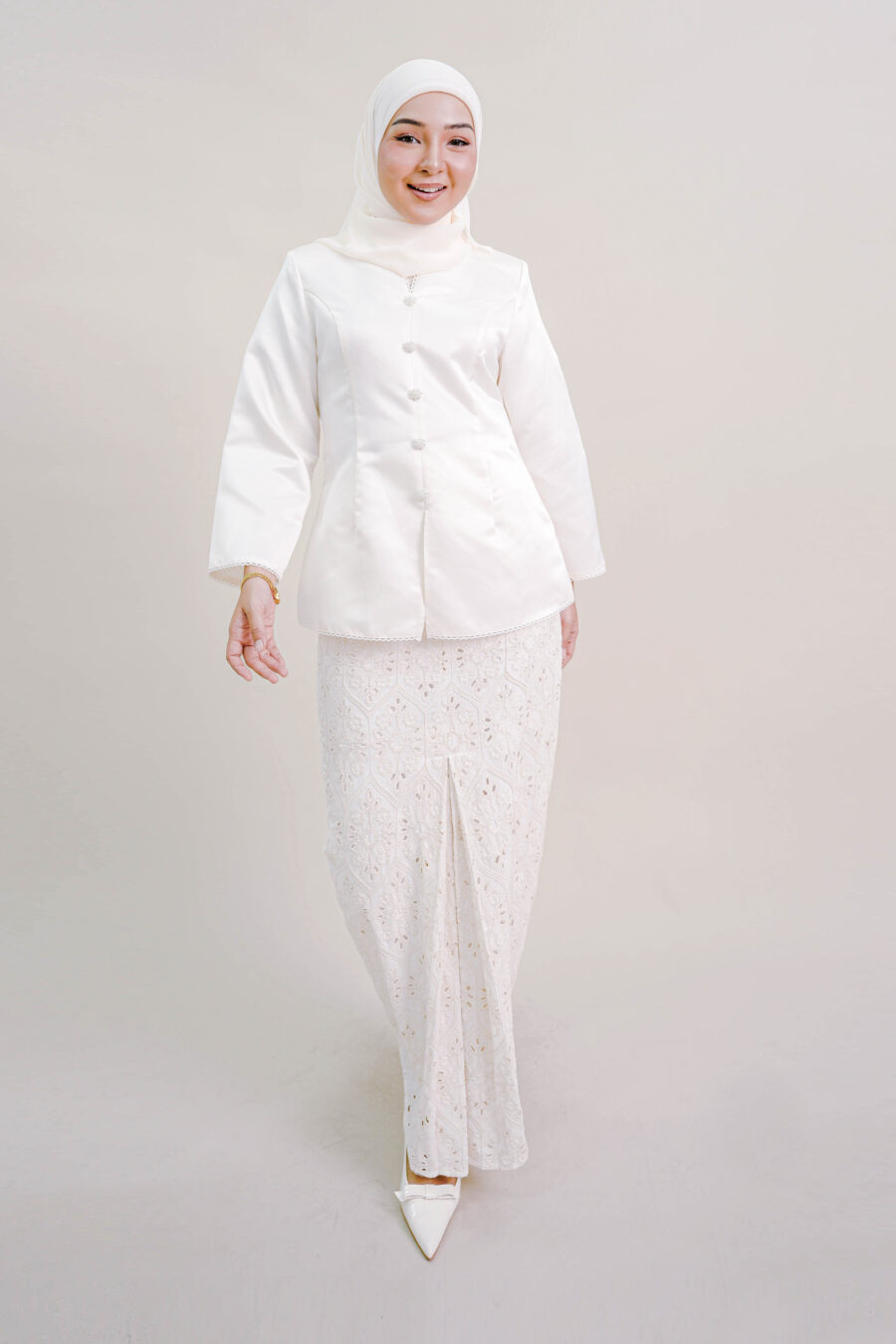 Eloni Kurung in White - Image 5