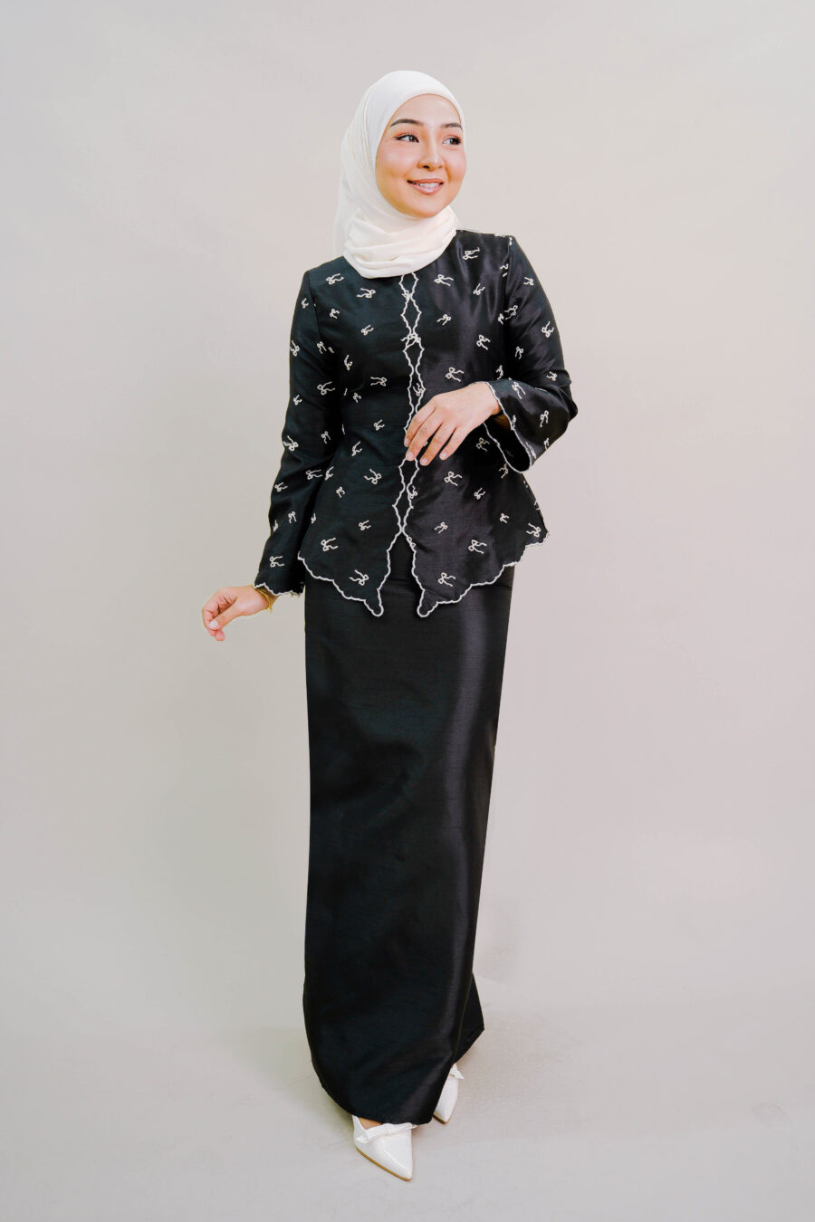 Ilona Kebaya Moden in Black - Image 4