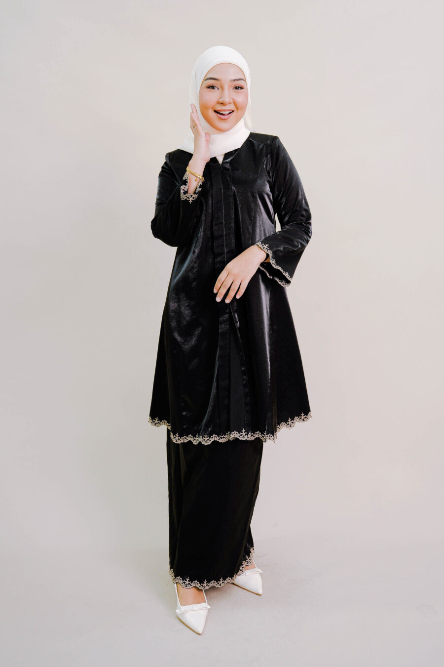 Orlin Kurung in Black - Image 4