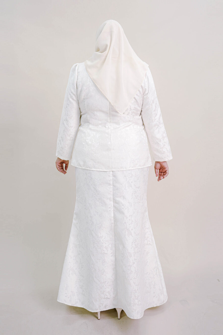 Zenata Plus Size Kurung in White - Image 3