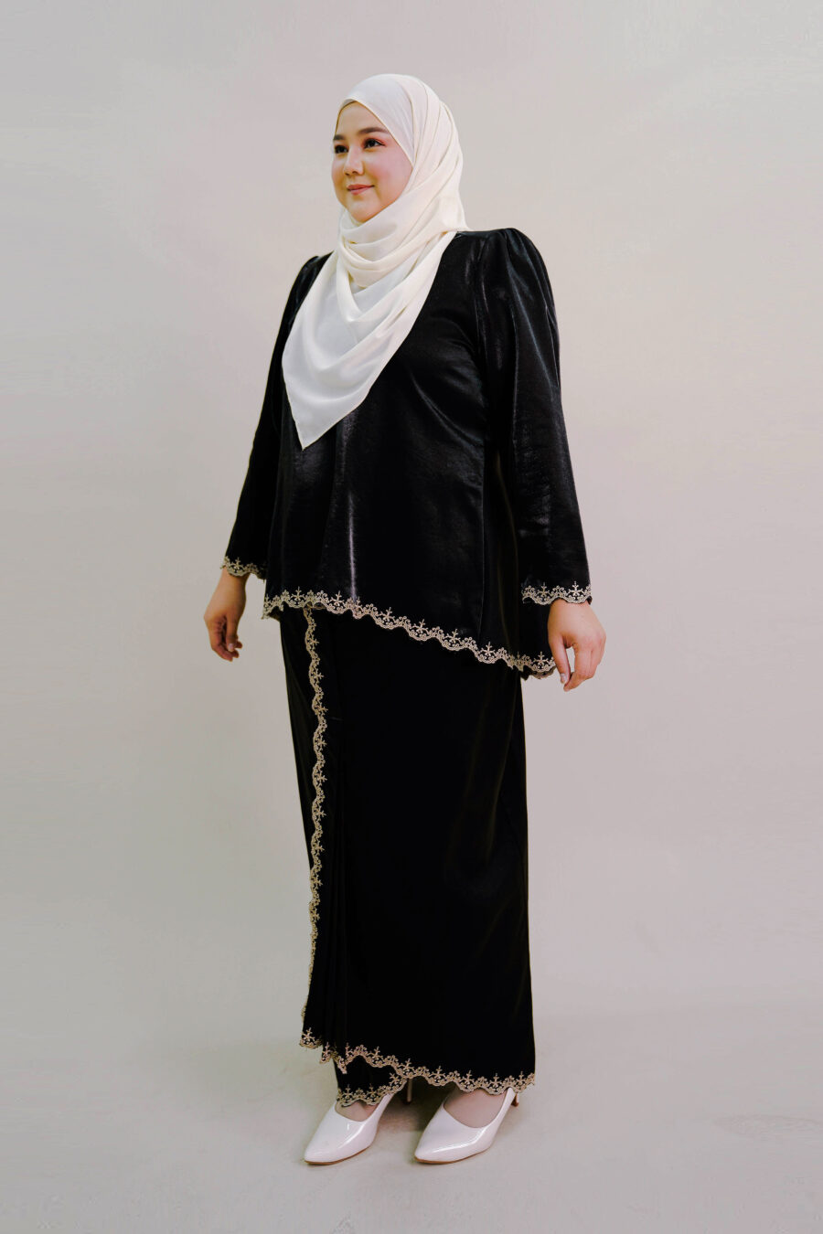 Della Plus Size Kurung in Black - Image 2